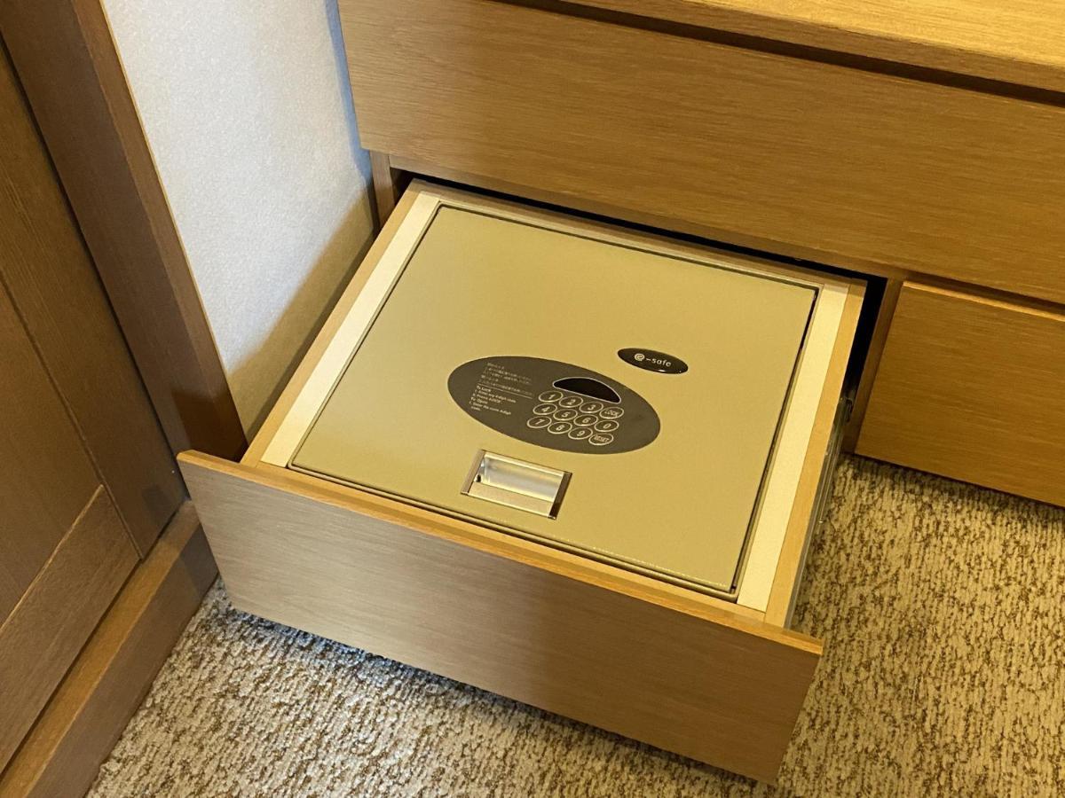 Hotel Associa Shizuoka Esterno foto A safe in a drawer