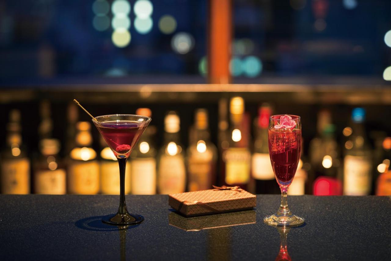 Hotel Associa Shizuoka Esterno foto A cosmopolitan (left) and a cosmopolitan float (right)