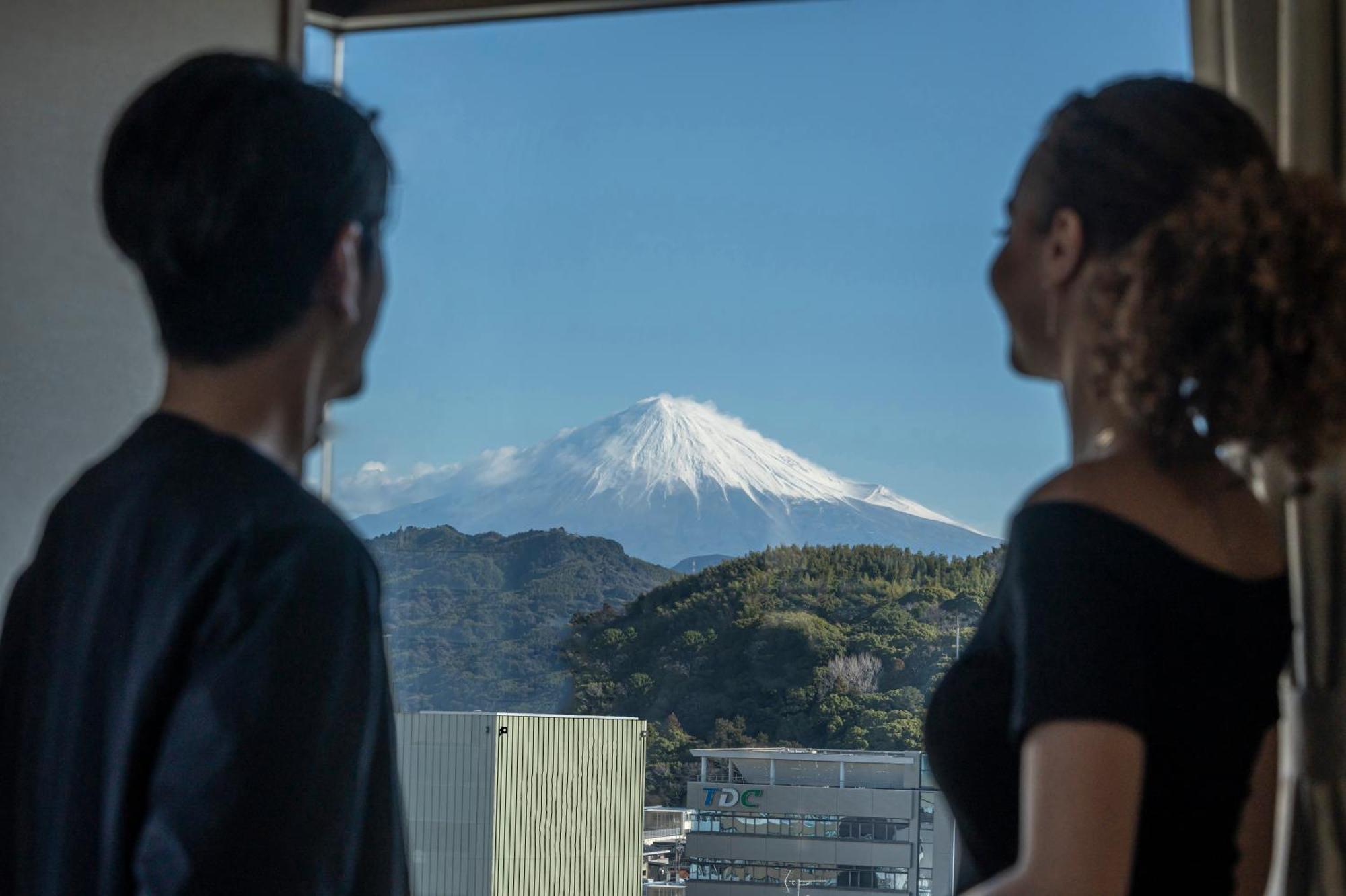 Hotel Associa Shizuoka Esterno foto View of Mount Fuji from the hotel