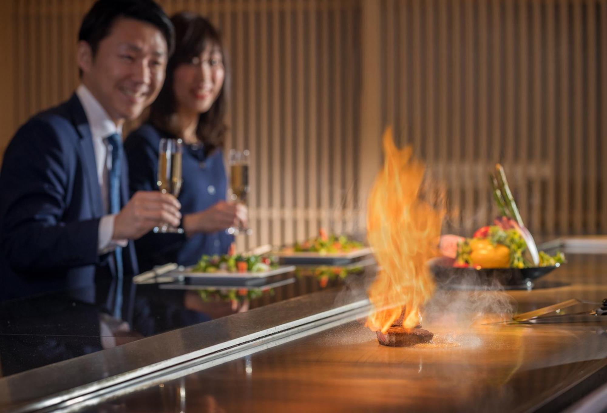 Hotel Associa Shizuoka Esterno foto A Korean restaurant in a business lounge at Incheon Airport