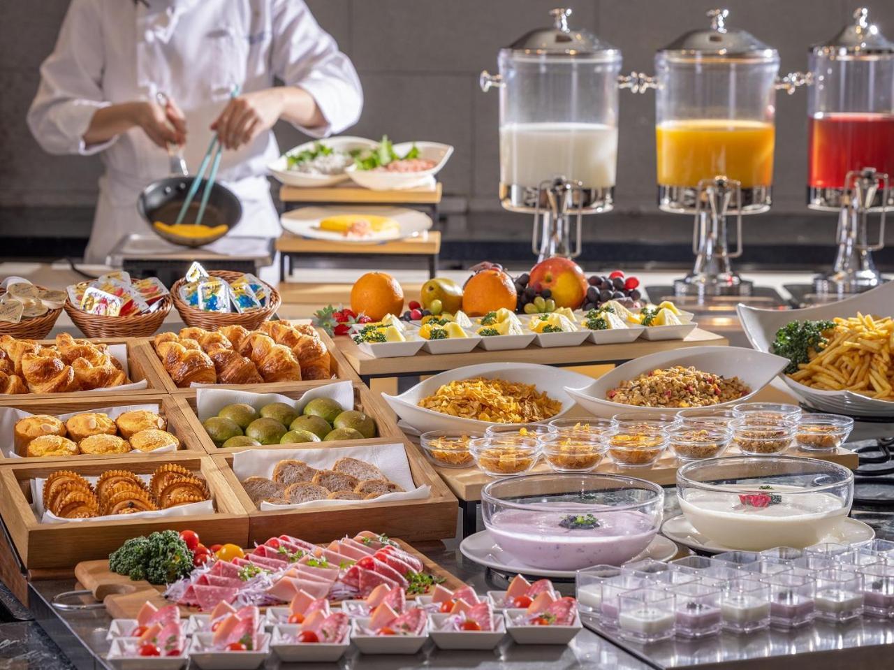 Hotel Associa Shizuoka Esterno foto A buffet at a hotel